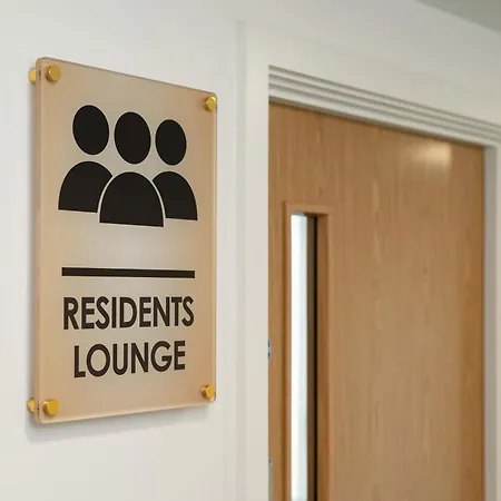 Spacious 1 Bedroom In *