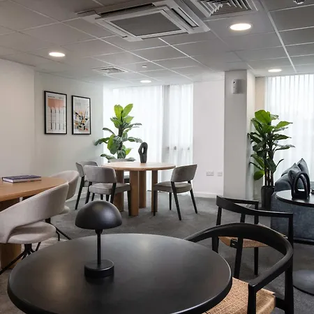 Spacious 1 Bedroom In * Birmingham